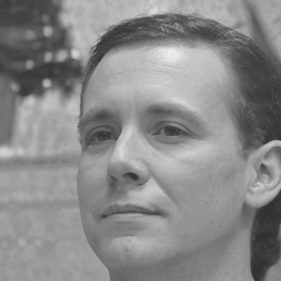 Retrato profesional de Carlos Mendoza