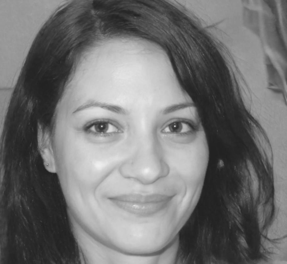 Elena Morales, directora académica especializada en finanzas corporativas