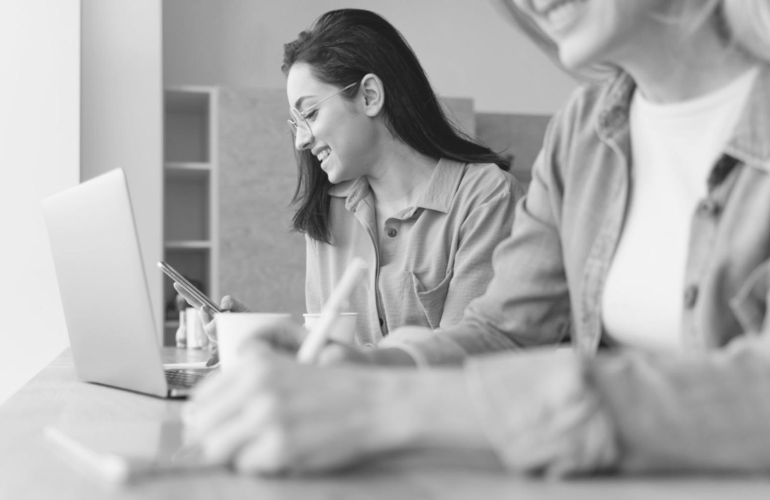 Análisis detallado de riesgos financieros con documentos y herramientas de cálculo